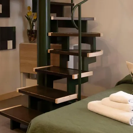 Manzoni House - By In The Ct Apartment